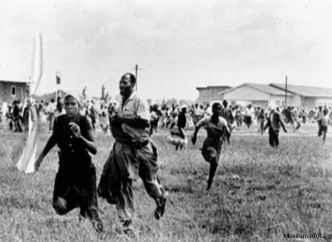 Foto da violência contra os negros exposta no Museu do Apartheid. Fonte: Site Oficial do Museu