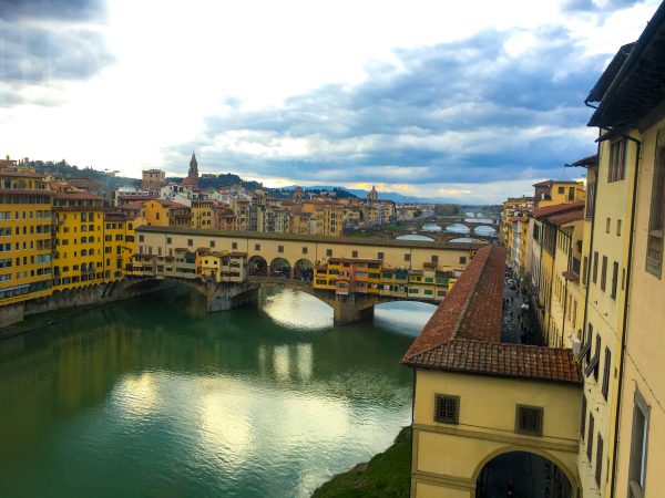 Vista da Ponte Vechio pelas janelas da Galleria Uffizi
